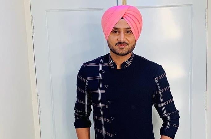 Harbhajan Singh sings Punjabi song wearing Mundu; check the HILARIOUS video  