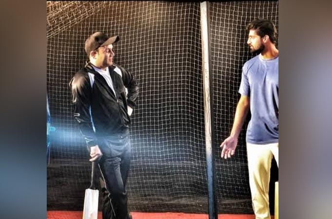 Virender Sehwag gives cricket tips to Tanuj Virwani Virender Sehwag gives cricket tips to Tanuj Virwani