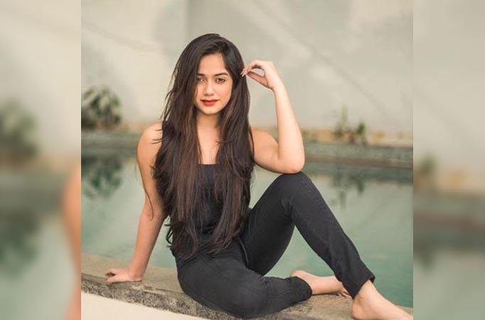 Jannat Zubair rocks the ruffle saree; looks stunning in these pictures