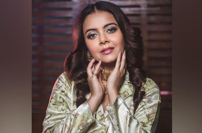 Devoleena Bhattacharjee gets a makeover, looks stunning in her latest look