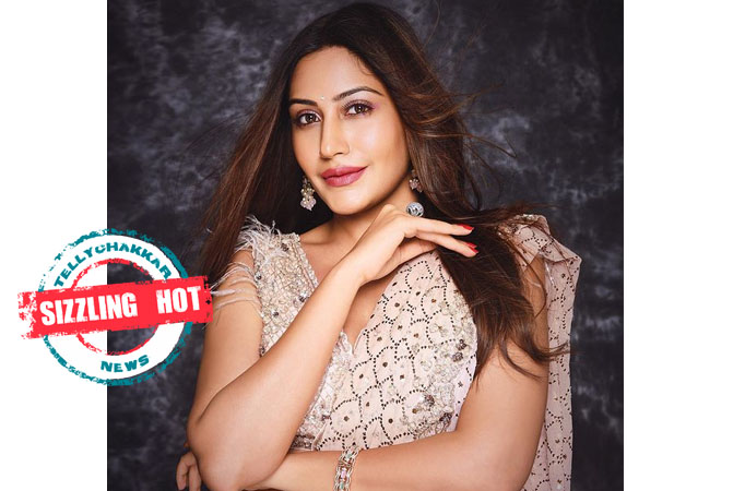  Surbhi Chandna