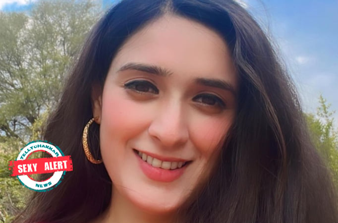 SEXY ALERT! Pankhuri Awasthy looks gorgeous in Kurti Suits 