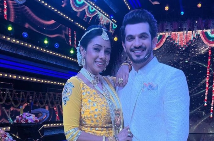 Rupali Ganguly looks cool with the handsome Arjun Bijlani!