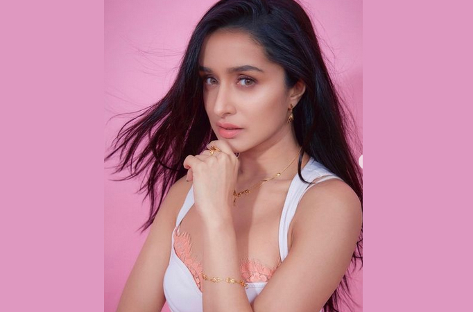 ‘Chaand Baaliyaan’ is about to become your earworm too; Shraddha Kapoor’s taste in Earrings can do That to anyone