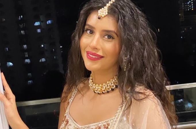 Charu Asopa grooves to ‘Besharam Rang’, netizens troll her saying, “first learn proper moves…”