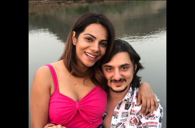 Tanvi Thakkar and Aaditya Kapadia announce their pregnancy in a unique way, check it out Tanvi Thakkar and Aaditya Kapadia announce their pregnancy in a unique way, check it out