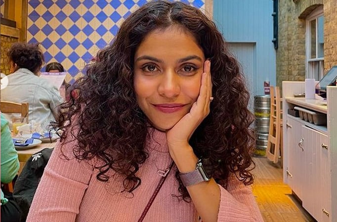 Pretty! Himika Bose slays her looks in curls, check out her Instagram posts