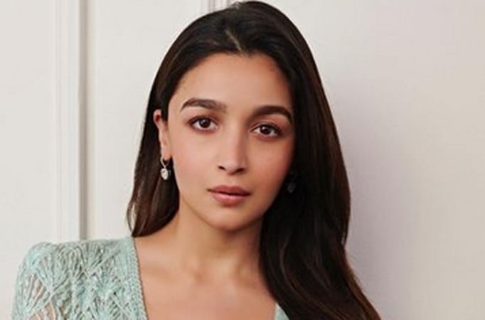 Alia Bhatt's no-makeup look and post yoga glow leaves us in awe 