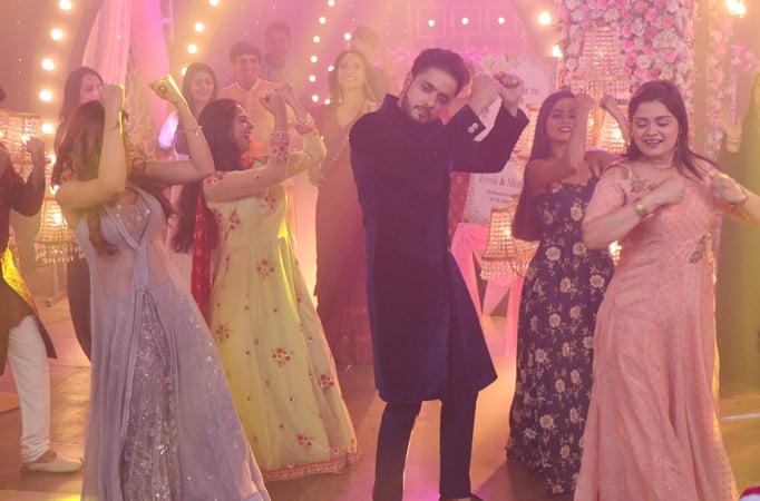 Despite having two left feet, actor Adnan Khan surprised everybody with his dance skills on the sets of Kathaa Ankahee