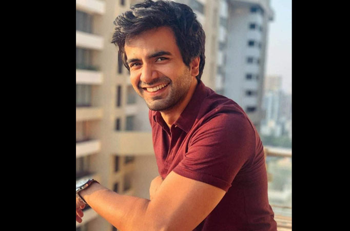 Handsome! Ayush Mehra looks dapper in these pictures, take a look