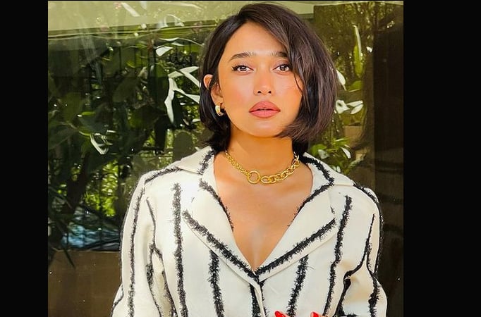 Chic! Check out these stylish outfits slayed by Sayani Gupta