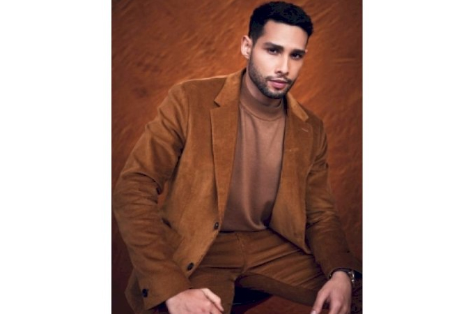 Siddhant Chaturvedi syncs his steps to 'Gehraiyaan' title track