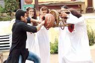 A still from the movie Lucky Kabootar