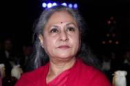 Jaya Bachchan smiles and talks to paparazzi in a very friendly way; netizens say, "Ye itna kaise sudhar gayi"