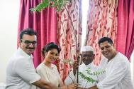 Anna Hazare gifted Tanishaa