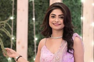 Guess who Shahana aka Aparna Mishra from Kumkum Bhagya is showering kisses on?