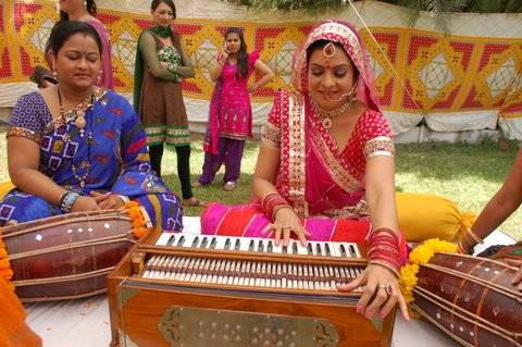 Folk singer Malini Awasthi
