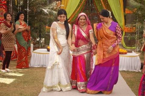 Folk singer Malini Awasthi and Kritika Kamra