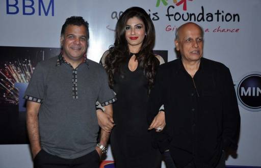  (L-R) Raj Nayak, CEO, Colors, Raveena Tandon and Mahesh Bhatt 