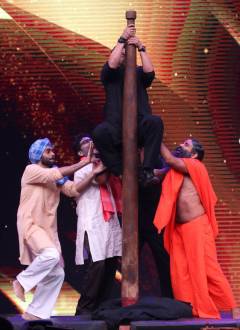 Bank Chor team joins Baba Ramdev on Sabse Bada Kalakaar