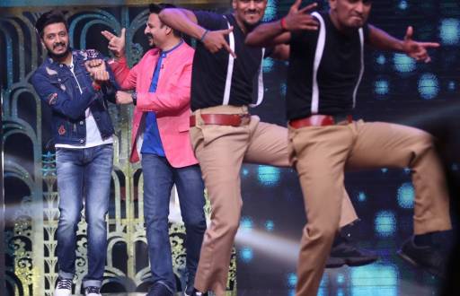 Bank Chor team joins Baba Ramdev on Sabse Bada Kalakaar