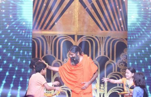 Bank Chor team joins Baba Ramdev on Sabse Bada Kalakaar