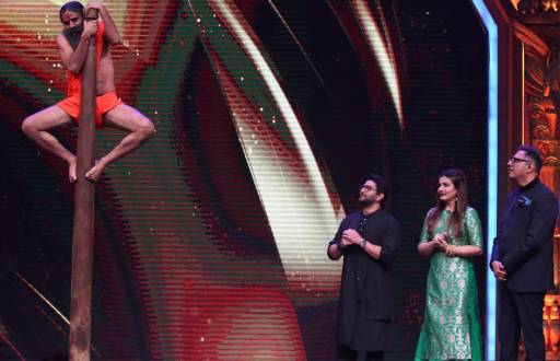 Bank Chor team joins Baba Ramdev on Sabse Bada Kalakaar