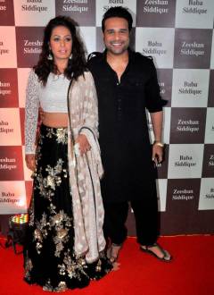 Bollywood biggies attend Baba Siddique's Iftar party! 