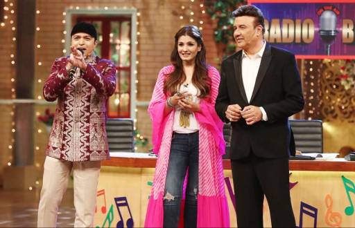 Anu, Raveena sizzle on The Drama Company's Shayari Night