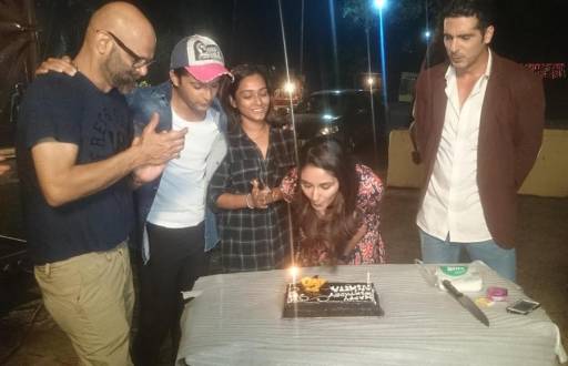 Zayed and Vatsal celebrates Nikita's birthday on the sets of Haasil