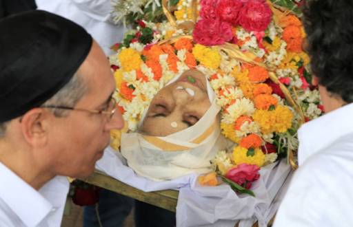 Celebs pay their last respect to Shammi Aunty 