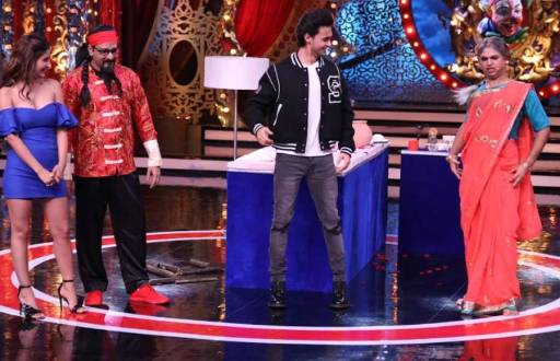 Love-Yatri promotions on the sets of  Comedy Circus  