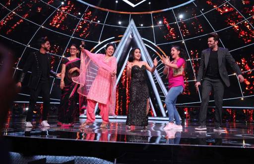 Kumar Sanu and Patiala Babes cast on Indian Idol