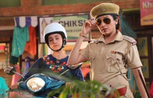 Paridhi Sharma rocks the look of a cop in Patiala Babes 