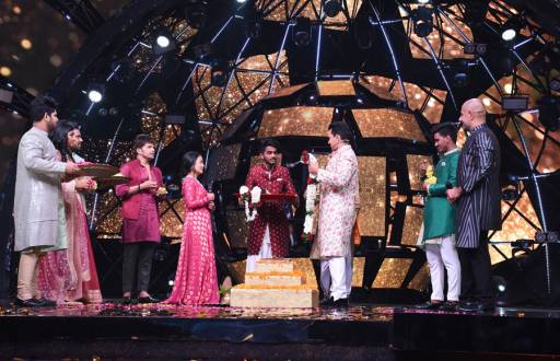 In pics: Neha Kakkar and Aditya Narayan's shaadi special in Indian Idol