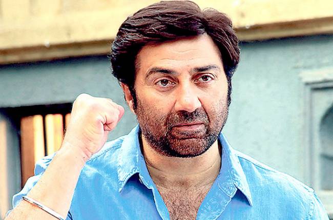 Sunny Deol in Colors' Comedy Nights Bachao