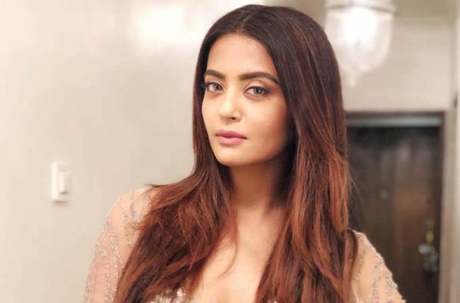 surveen chawla engagex