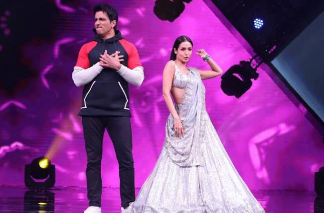 Sonu Sood And Malaika Arora Recreate Munni Badnaam Hui Moment On India S Best Dancer