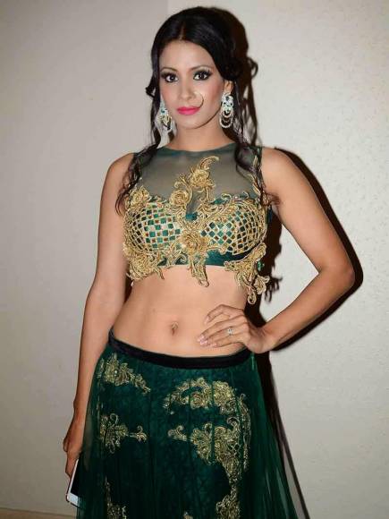 t.v actresses navel